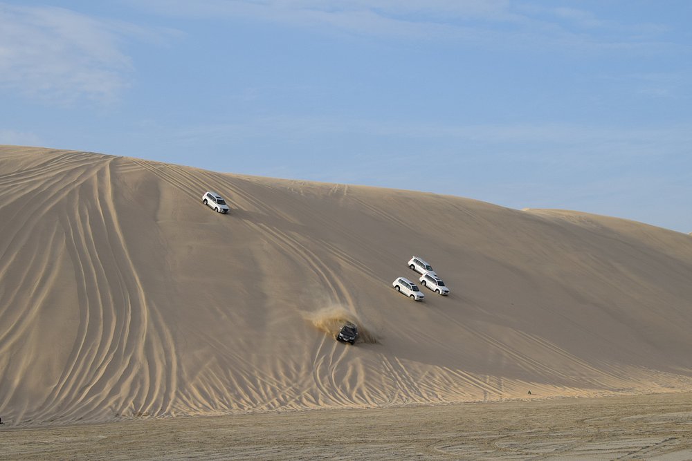 Doha: safari privato nel deserto con giro panoramico dello skyline di West Bay
