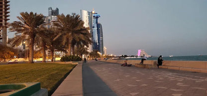 Doha: safari privato nel deserto con giro panoramico dello skyline di West Bay