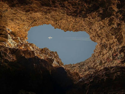 Doha: Geführte Tour zu den singenden Sanddünen und dem Misfir-Sinkloch