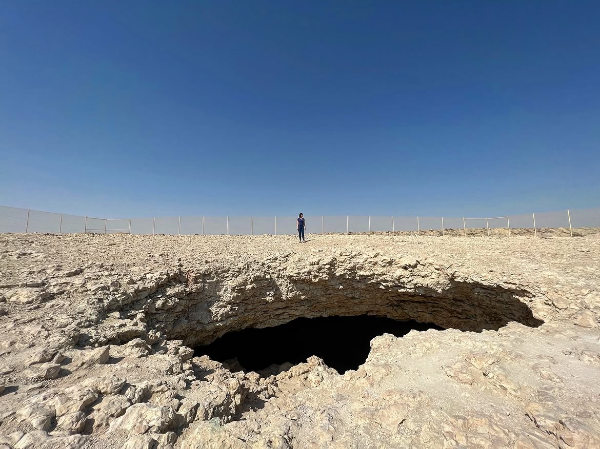 Doha: Geführte Tour zu den singenden Sanddünen und dem Misfir-Sinkloch