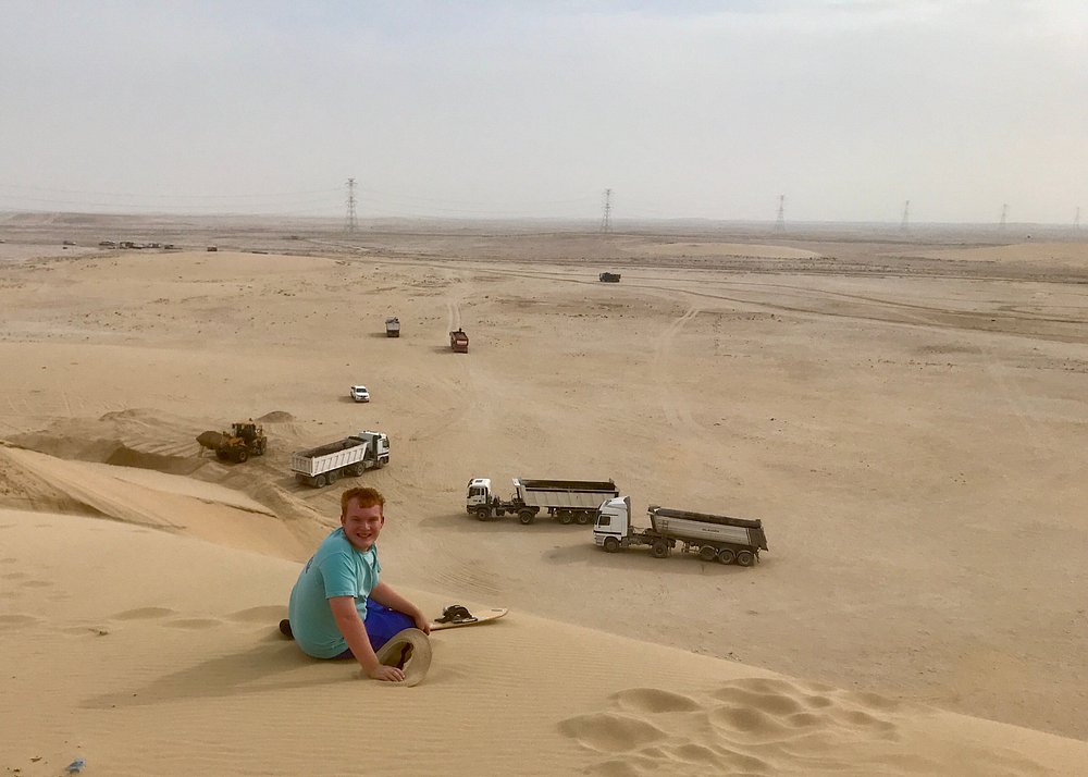Doha: Geführte Tour zu den singenden Sanddünen und dem Misfir-Sinkloch