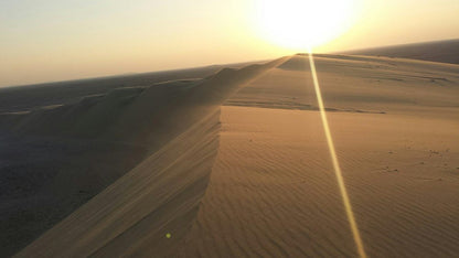 Doha: Geführte Tour zu den singenden Sanddünen und dem Misfir-Sinkloch