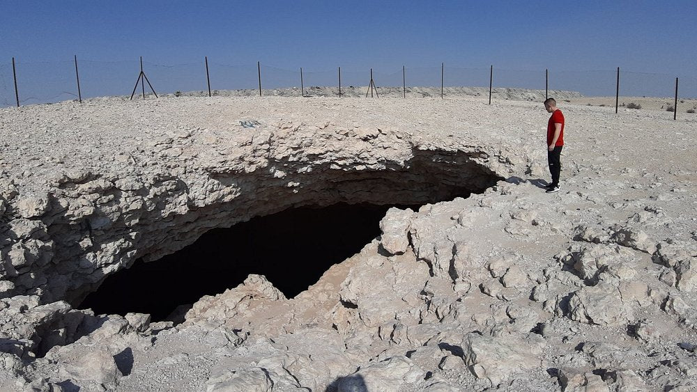 Doha: Geführte Tour zu den singenden Sanddünen und dem Misfir-Sinkloch