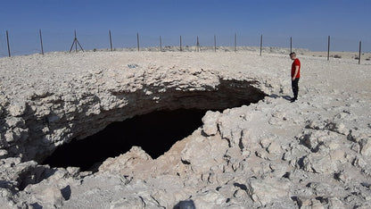 Doha: Geführte Tour zu den singenden Sanddünen und dem Misfir-Sinkloch