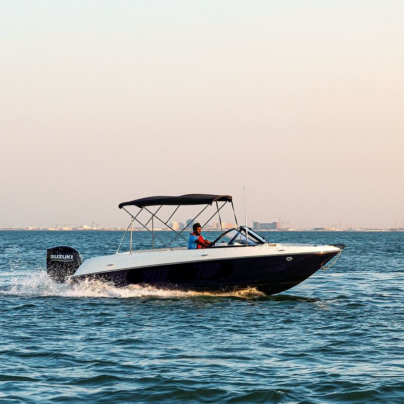 Doha: Speed Boat Adventure Along the Coastline with Hotel Pickup