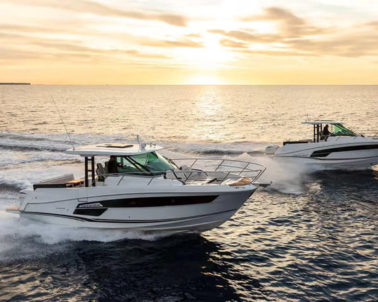 Doha: Speed Boat Adventure Along the Coastline with Hotel Pickup