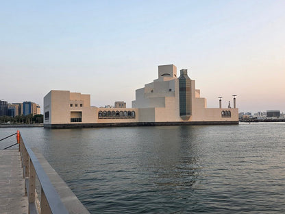 Doha: spacer fotograficzny o wschodzie słońca i miejska wycieczka w złotej godzinie