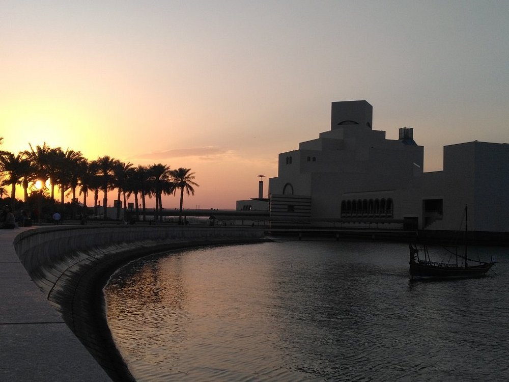 Doha: spacer fotograficzny o wschodzie słońca i miejska wycieczka w złotej godzinie