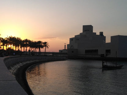 Doha: spacer fotograficzny o wschodzie słońca i miejska wycieczka w złotej godzinie