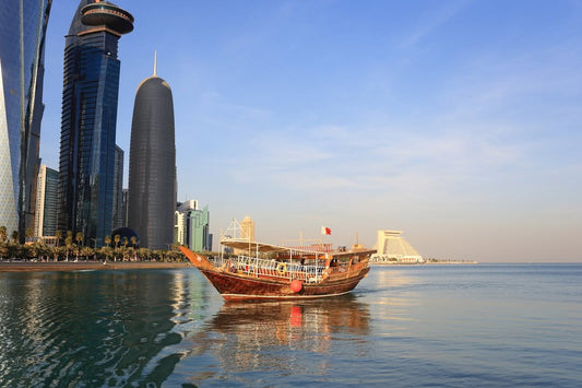 Doha: Crociera Tradizionale in Dhow e Tour a Piedi sul Corniche