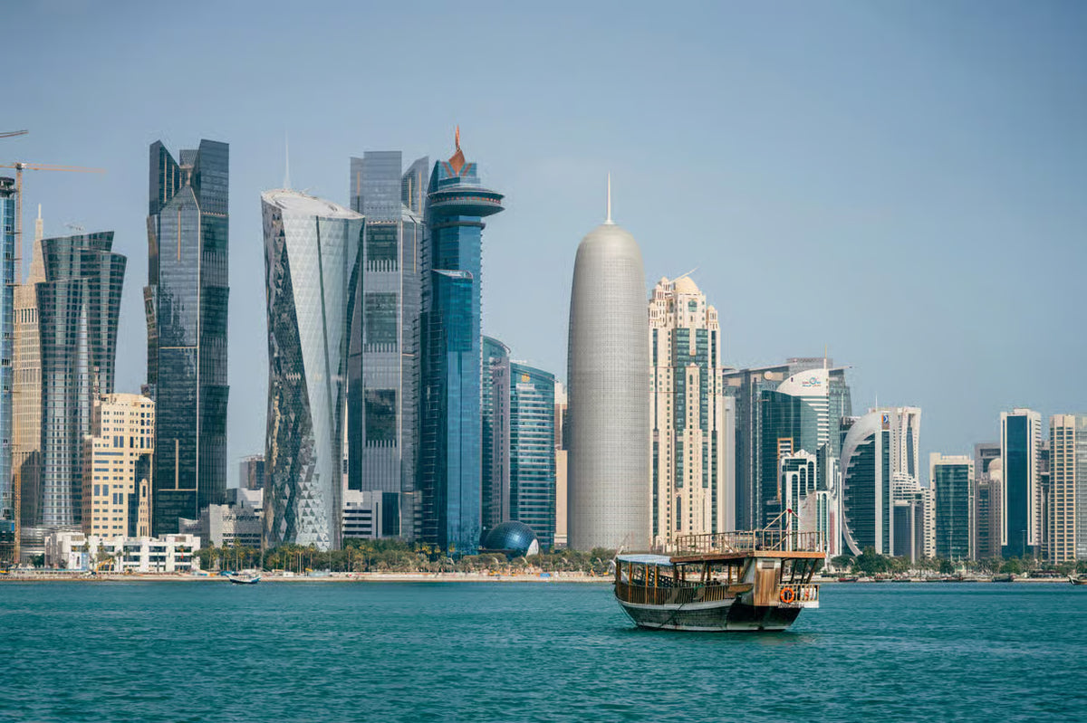Doha: Crucero tradicional en dhow con vistas al skyline y cena opcional