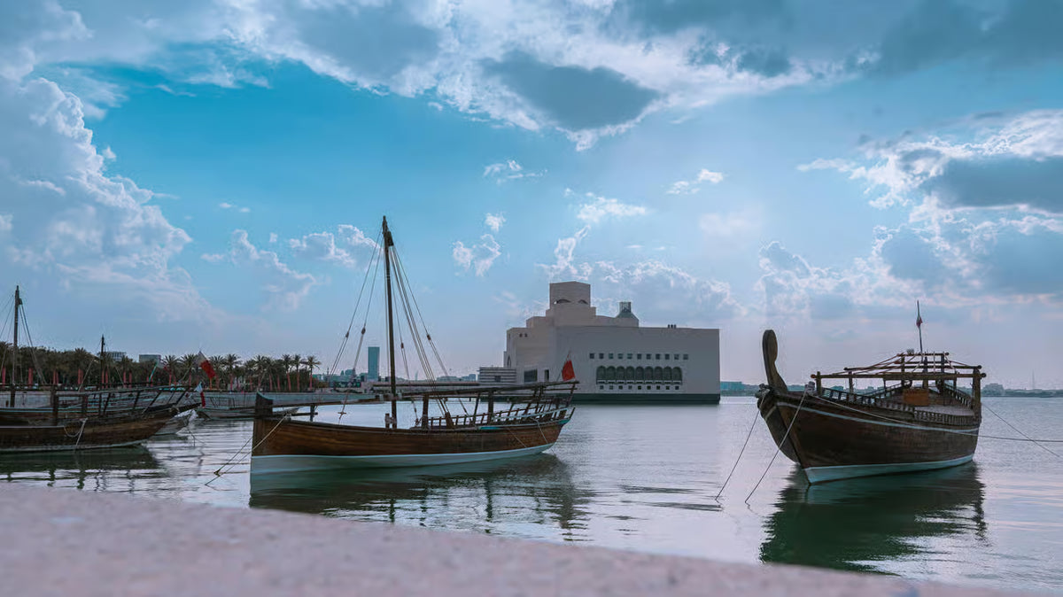Doha: Crucero tradicional en dhow con vistas al skyline y cena opcional