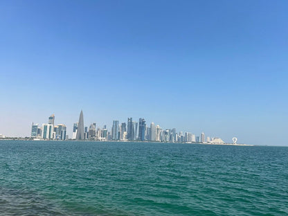 Doha: Crucero tradicional en dhow con vistas al skyline y cena opcional