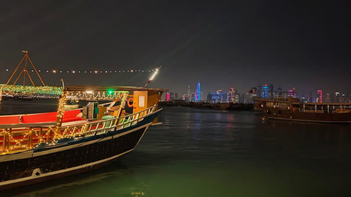 Doha: Crucero tradicional en dhow con vistas al skyline y cena opcional