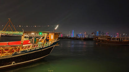 Doha: Crucero tradicional en dhow con vistas al skyline y cena opcional