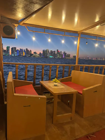 Doha: Crucero tradicional en dhow con vistas al skyline y cena opcional