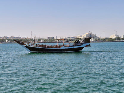 Doha: Crucero tradicional en dhow con vistas al skyline y cena opcional