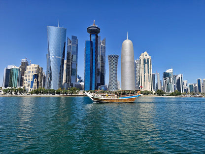 Doha: Crucero tradicional en dhow con vistas al skyline y cena opcional
