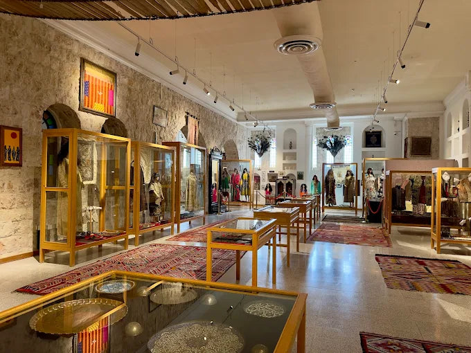 Doha: Vest-Qatar-tur til Shaikh Faisal-museet og Ash Shahiniyah Racetrack