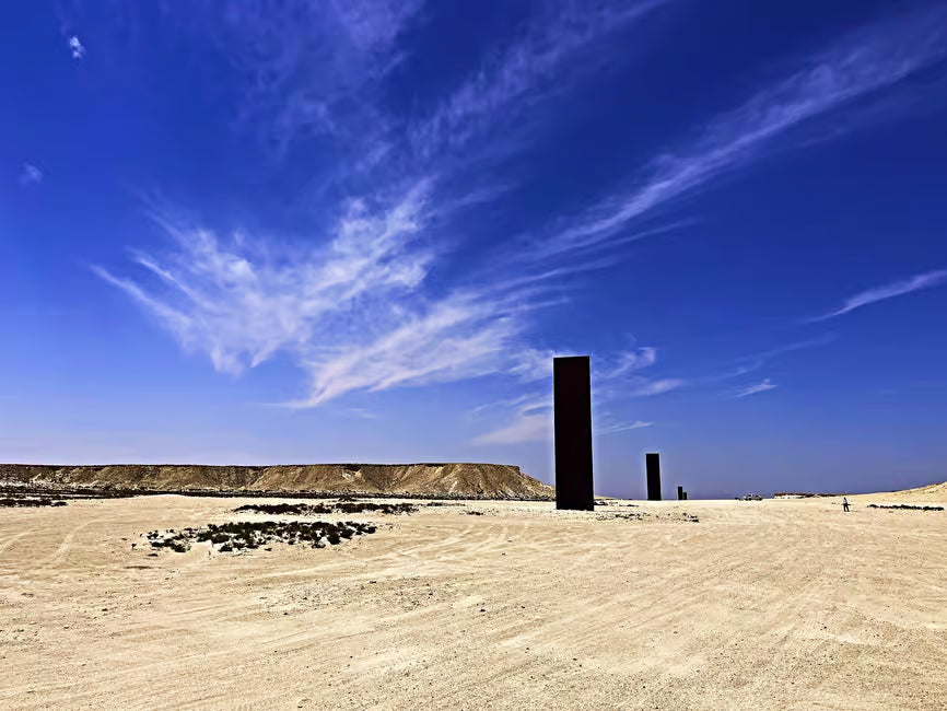 Doha: Zekreet, Kamelrennbahn und Richard Serra Tour