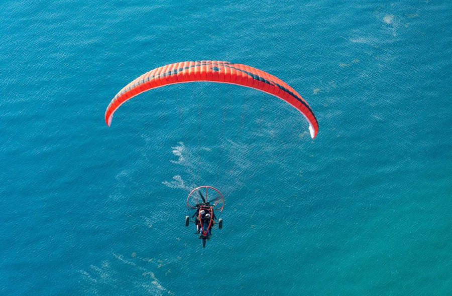 Doha: Vuelo Privado en Paratrike sobre el Desierto y la Costa de Catar