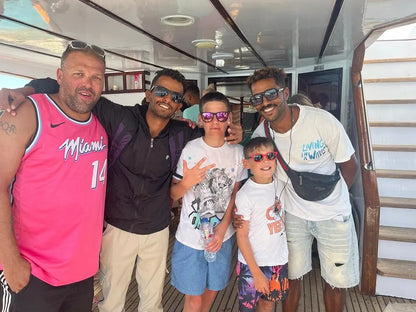 サファガ発: イルカツアーとシュノーケリング、バナナボート