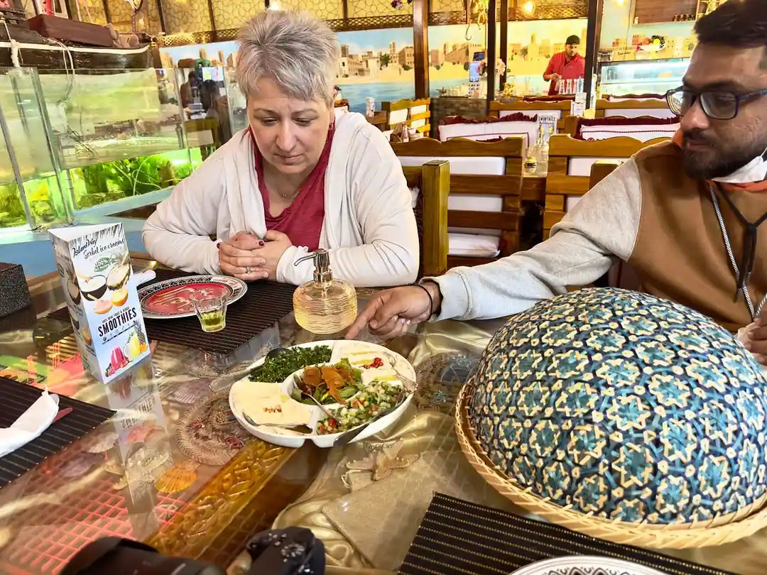 Dubai: Private geführte Street-Food-Walking-Tour durch Alt-Dubai