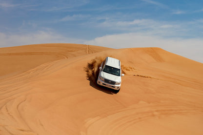 Dubai: Wüstensafari am Morgen mit Kamelritt und Sandboarding