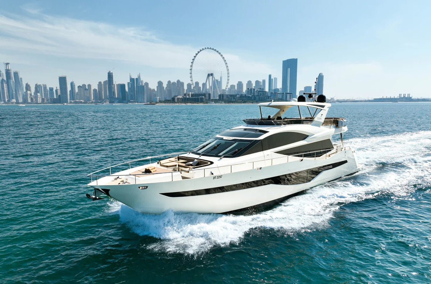 دبي: تأجير يخت فاخر من طراز Galeon 80FT ELLA