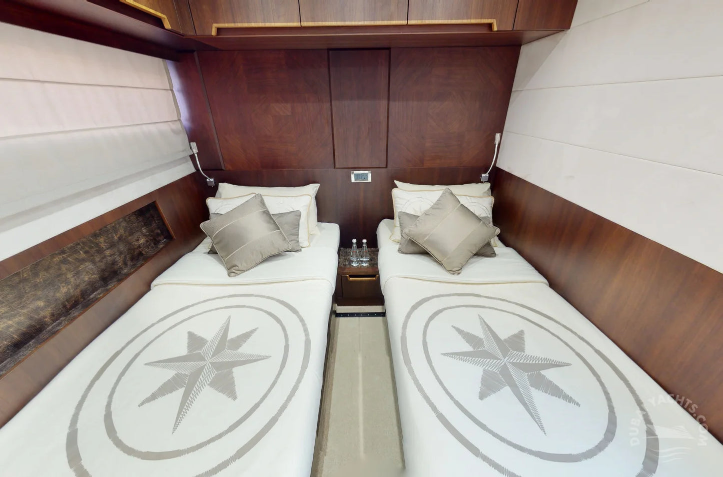 دبي: تأجير يخت فاخر من طراز Galeon 80FT ELLA