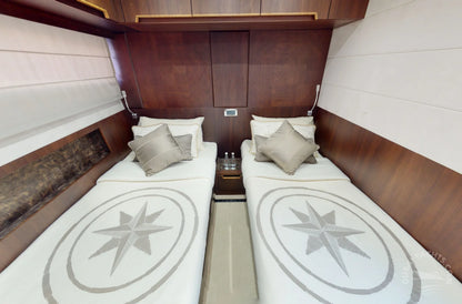 دبي: تأجير يخت فاخر من طراز Galeon 80FT ELLA