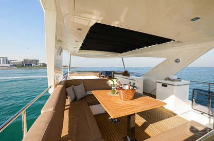 دبي: تأجير يخت فاخر من طراز Galeon 80FT ELLA
