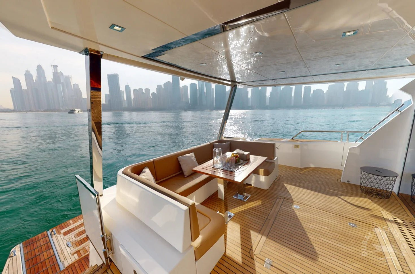 دبي: تأجير يخت فاخر من طراز Galeon 80FT ELLA