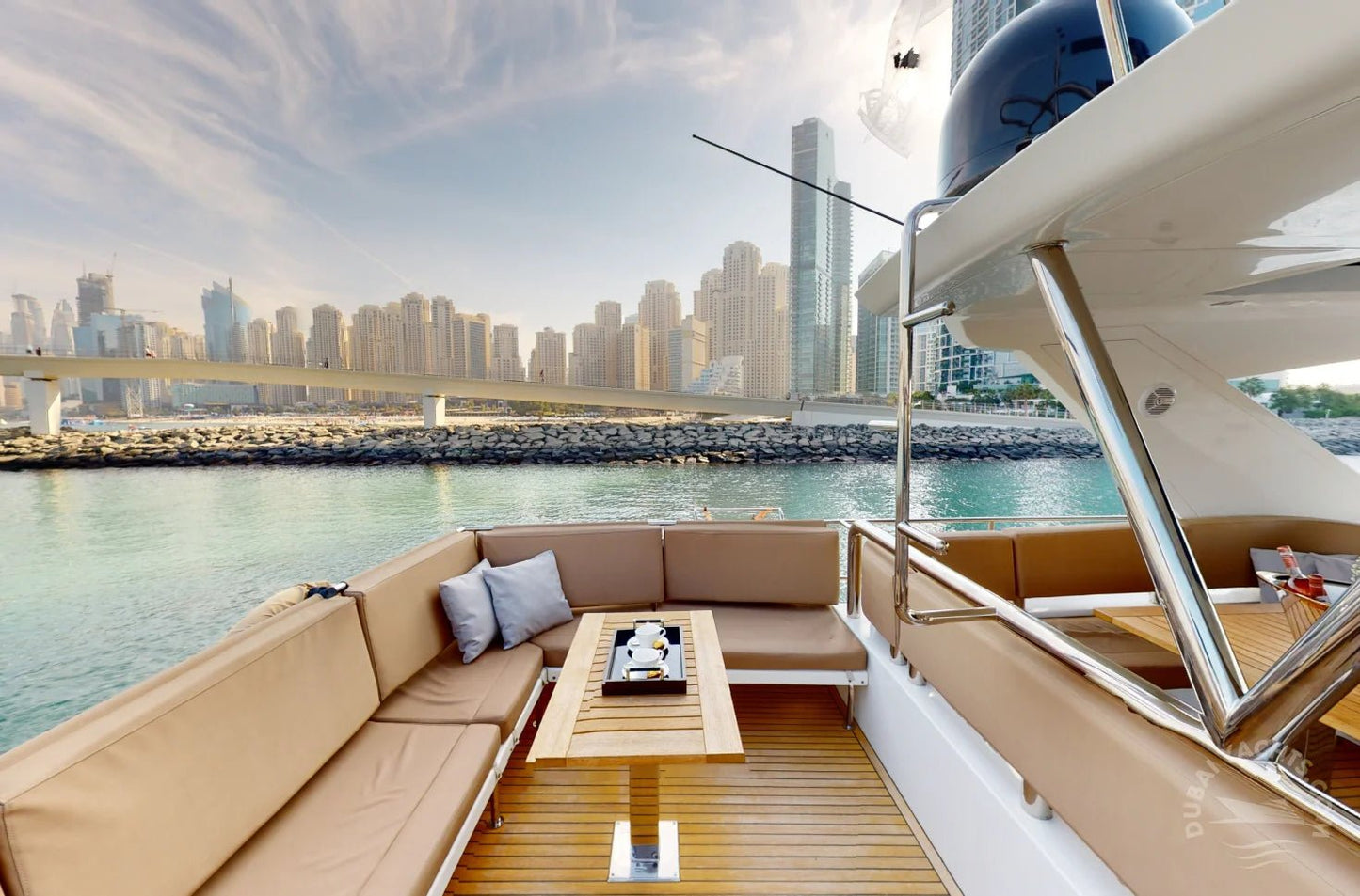 دبي: تأجير يخت فاخر من طراز Galeon 80FT ELLA