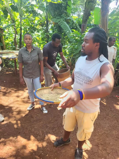 From Arusha: Cachoeira Materuni, tour do café com almoço (passeio de meio dia)