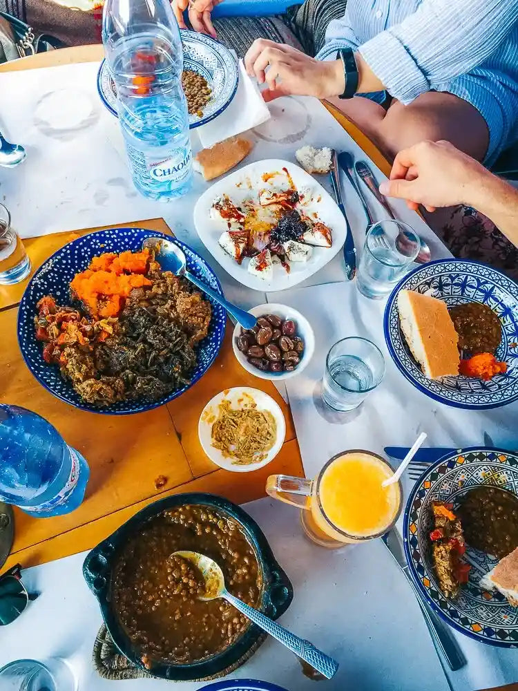 From Casablanca: Escursione di un giorno a Chefchaouen in treno