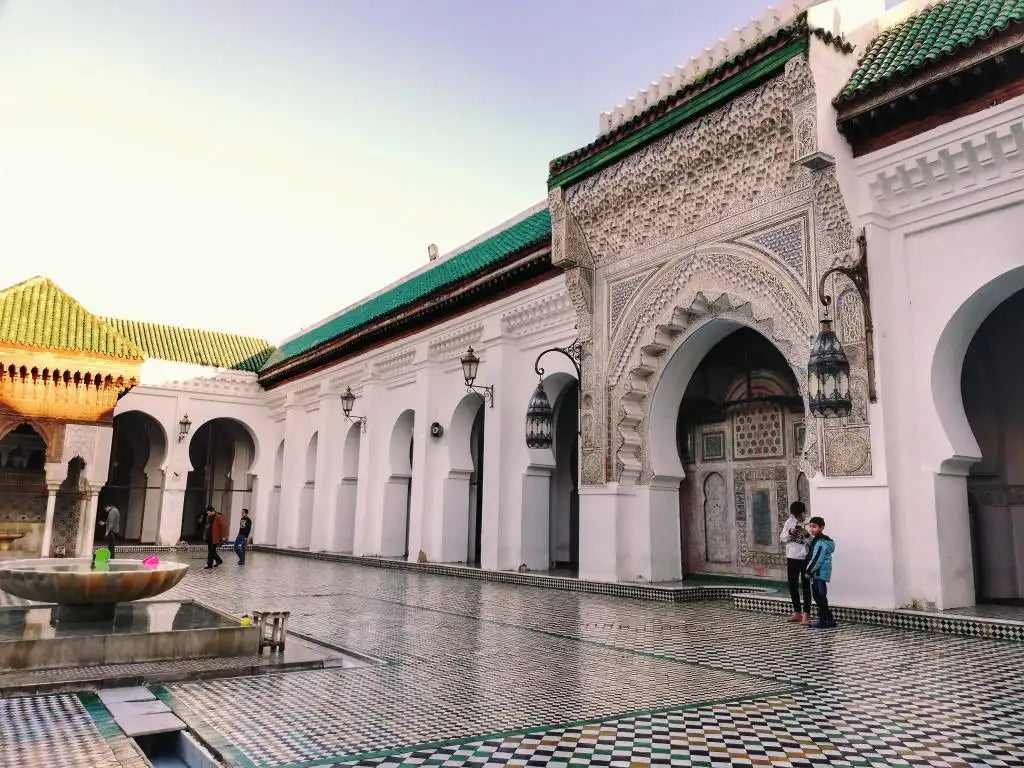 From Casablanca: Tagesausflug nach Fès mit Medina-Führung und Mittagessen