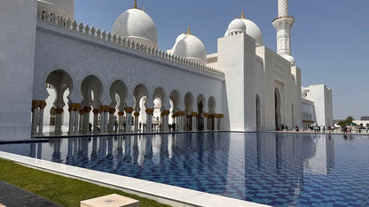 Von Dubai: Abu Dhabi Stadtrundfahrt mit Sheikh Zayed Moschee und Besuch des Dattelmarkts