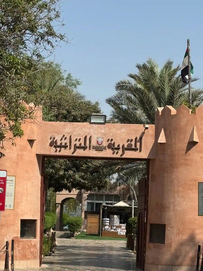 Von Dubai: Abu Dhabi Stadtrundfahrt mit Sheikh Zayed Moschee und Besuch des Dattelmarkts