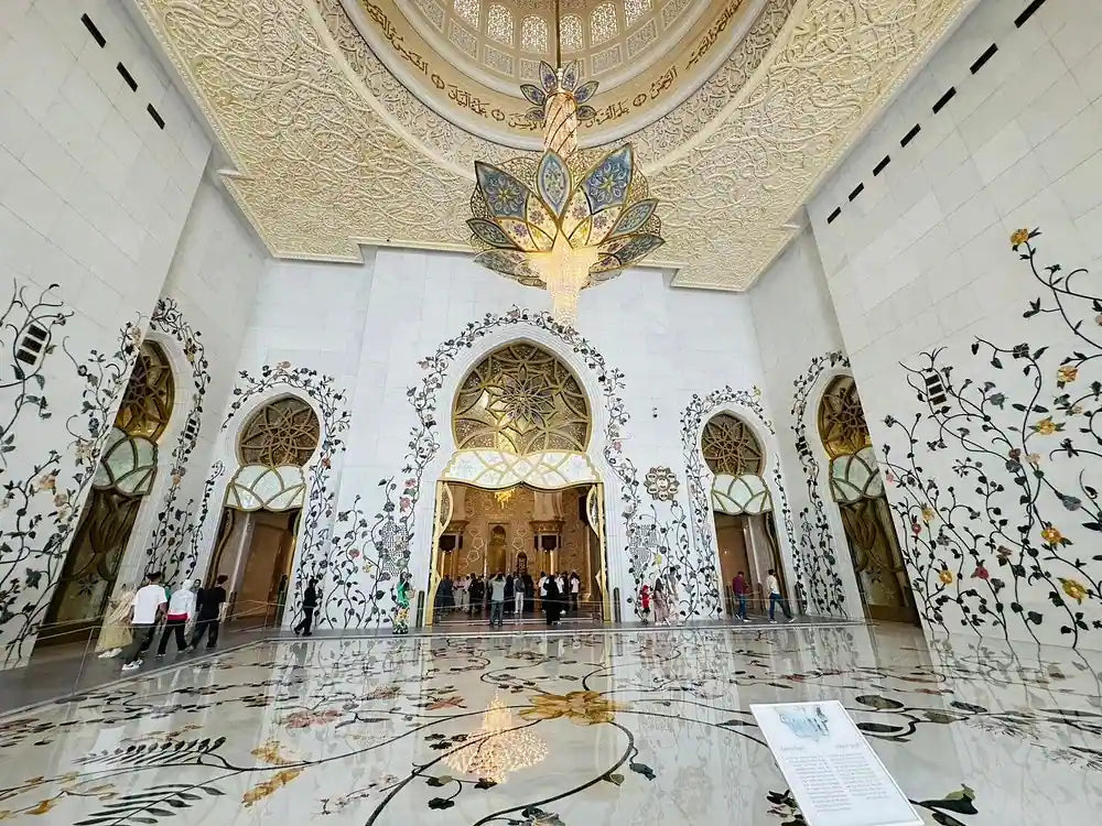 Dari Dubai: Tur Sehari Penuh ke Masjid Agung Sheikh Zayed Abu Dhabi dan Ferrari World