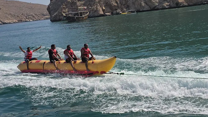 من دبي: رحلة بحرية كاملة اليوم في مسندم على متن قارب الداو وسفاري البحر