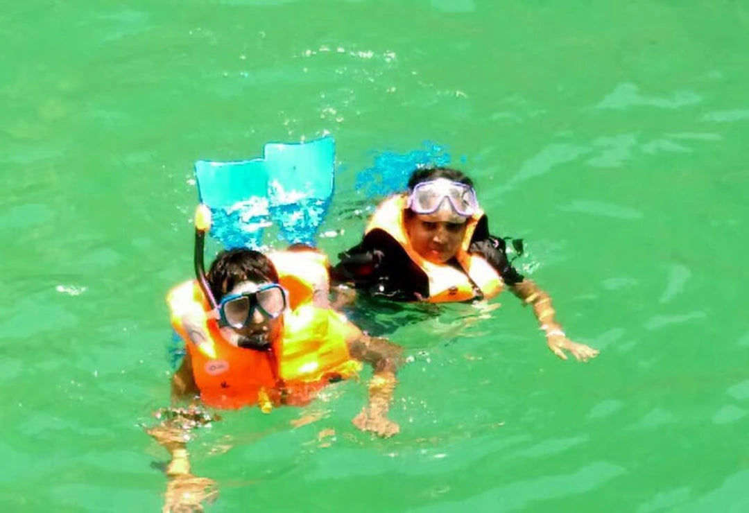 من دبي: رحلة بحرية كاملة اليوم في مسندم على متن قارب الداو وسفاري البحر