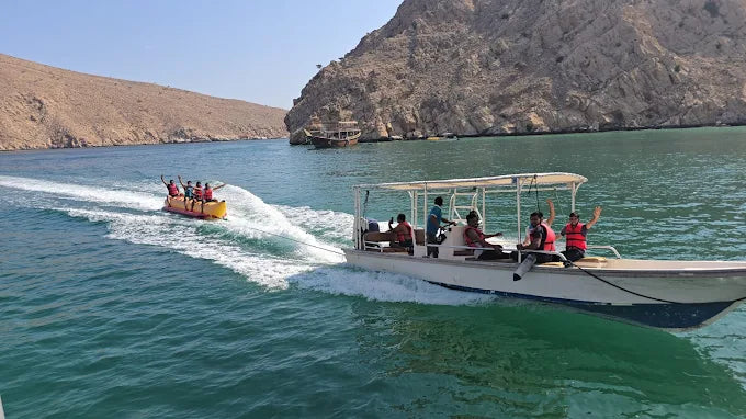 من دبي: رحلة بحرية كاملة اليوم في مسندم على متن قارب الداو وسفاري البحر