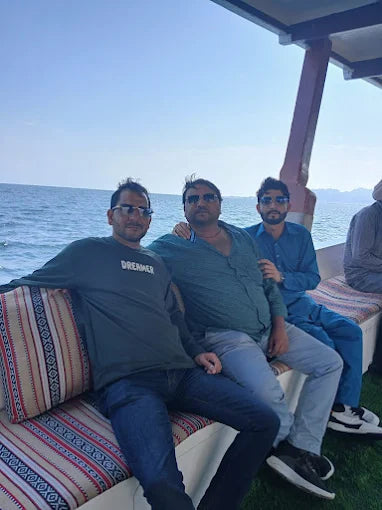 من دبي: رحلة بحرية كاملة اليوم في مسندم على متن قارب الداو وسفاري البحر