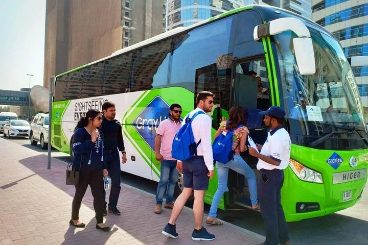 من دبي: رحلة بحرية كاملة اليوم في مسندم على متن قارب الداو وسفاري البحر