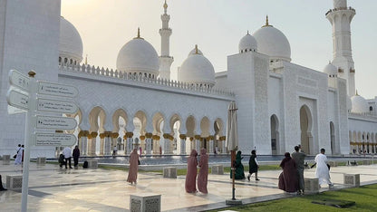 From Dubai: Privat bytur i Abu Dhabi til Den store moskeen og Heritage Village-tur