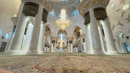 From Dubai: Privat bytur i Abu Dhabi til Den store moskeen og Heritage Village-tur