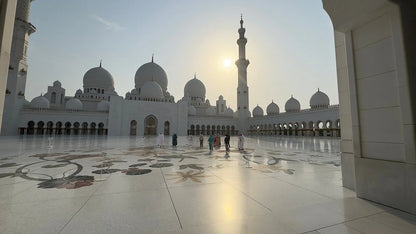 From Dubai: Privat bytur i Abu Dhabi til Den store moskeen og Heritage Village-tur