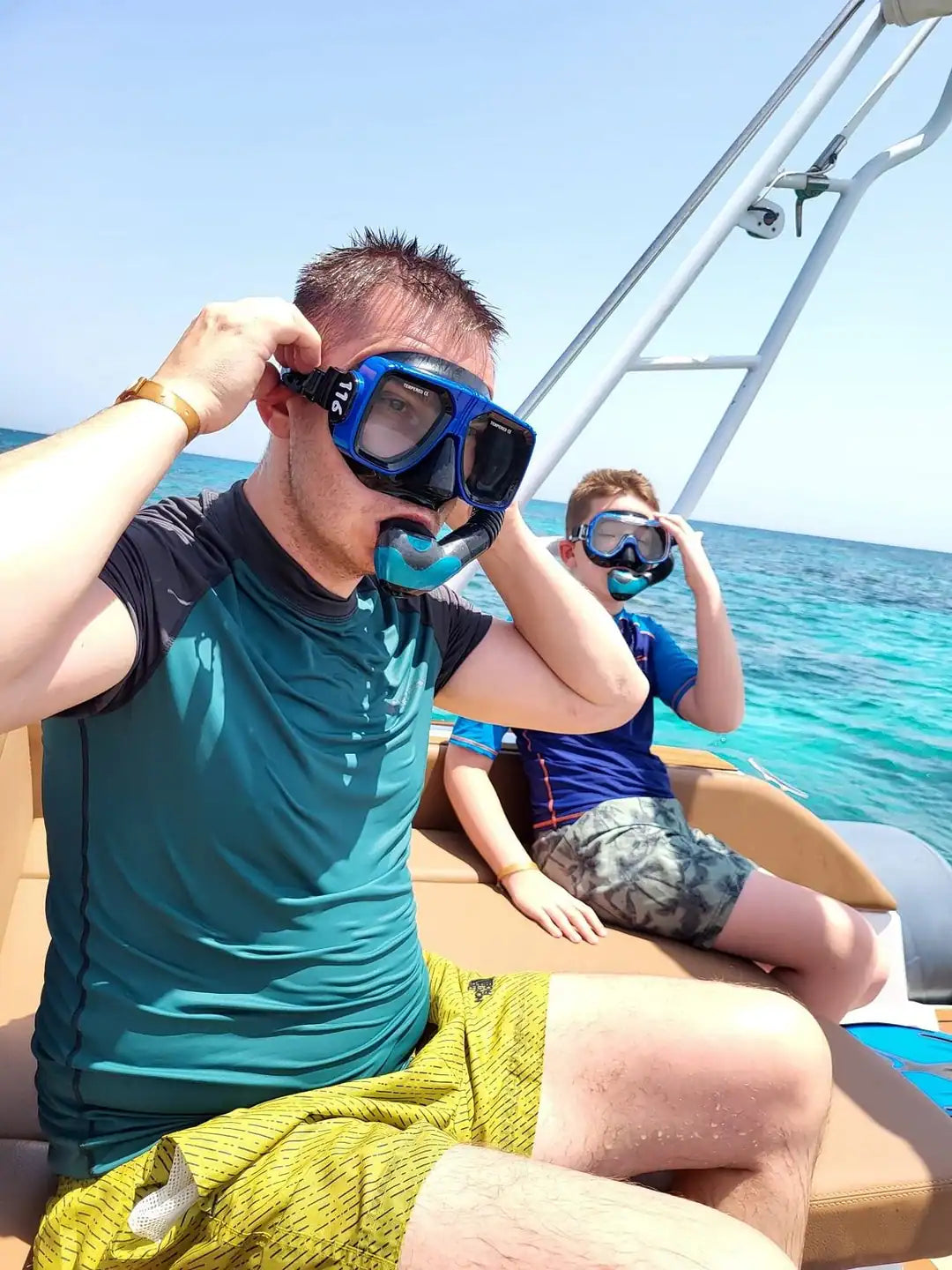 From 爱尔古纳出发：海豚之家浮潜游船之旅（含午餐）