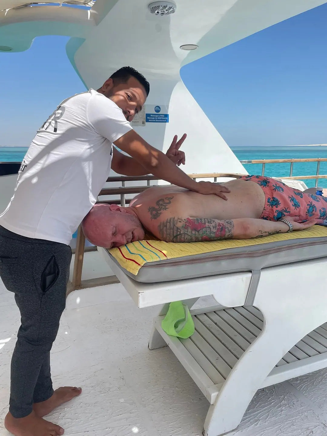 From El Gouna: Luxe Cruise naar Orange Bay in Hurghada met Lunch